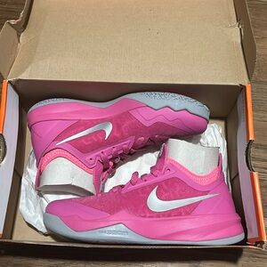 Women’s Nike ZOOM CRUSADERS (US Size 7) Brand New (never worn)